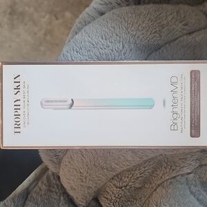 NEW sealed,  Trophy Skin Brighten MD Multi-function Eye Face & Neck Tool